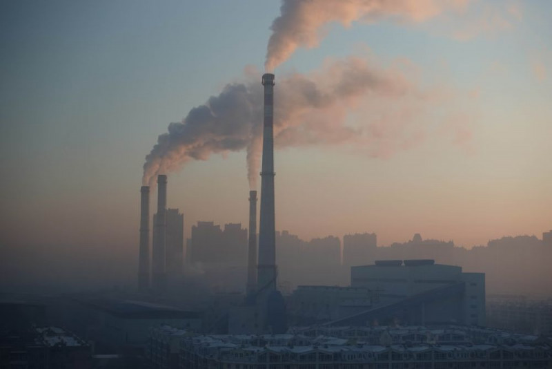 Chiny największym emitentem gazów cieplarnianych i producentem energii z OZE